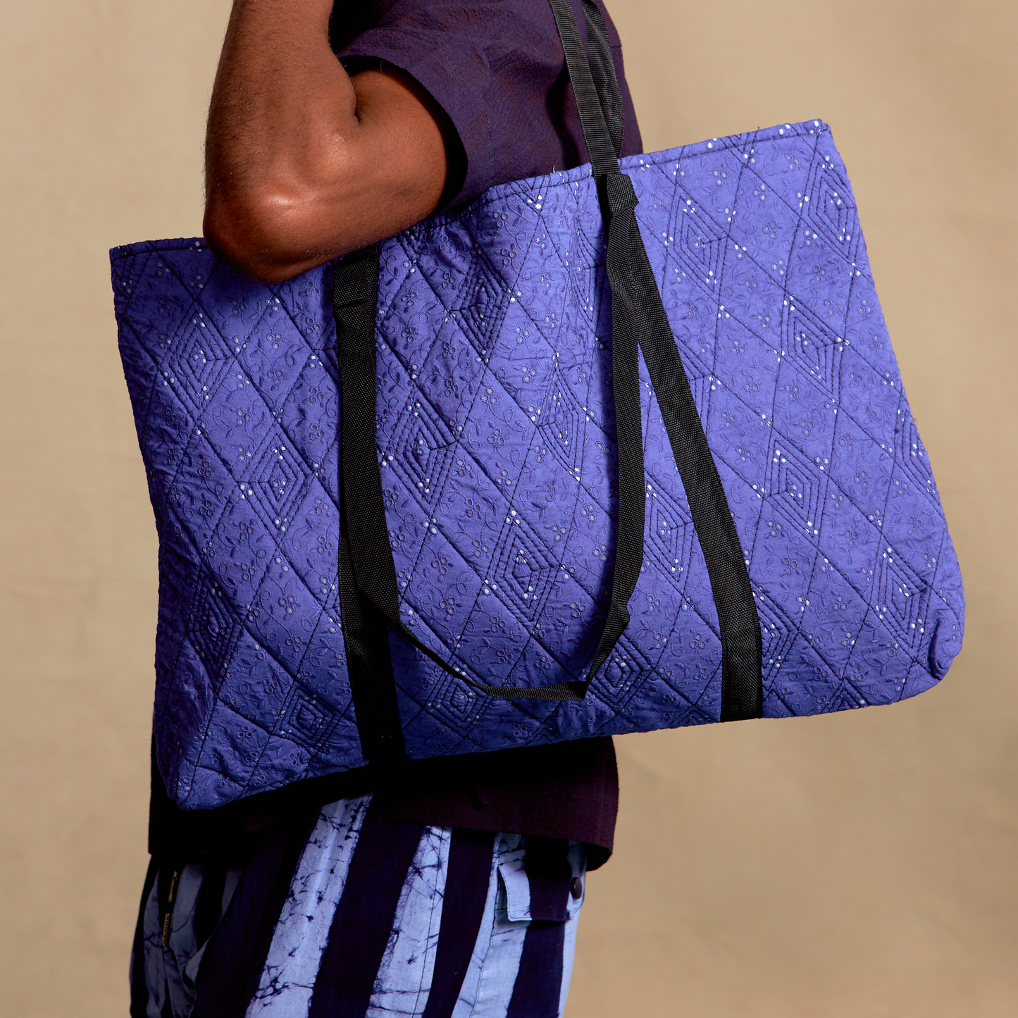 ELEGUSHI QUILTED TOTE